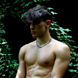Onlyfans Model Justin_Adams, 20-Year-Old from Italy, Shows off His Abs in Outdoor Setting