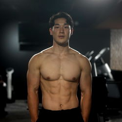 Ambitious Fitness Model in Gym