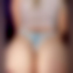 Adriana รvalos photo