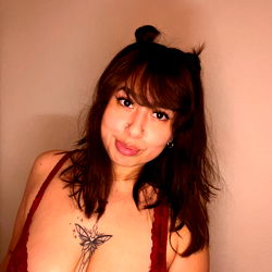 Onlyfans Model Lina in Red Bra