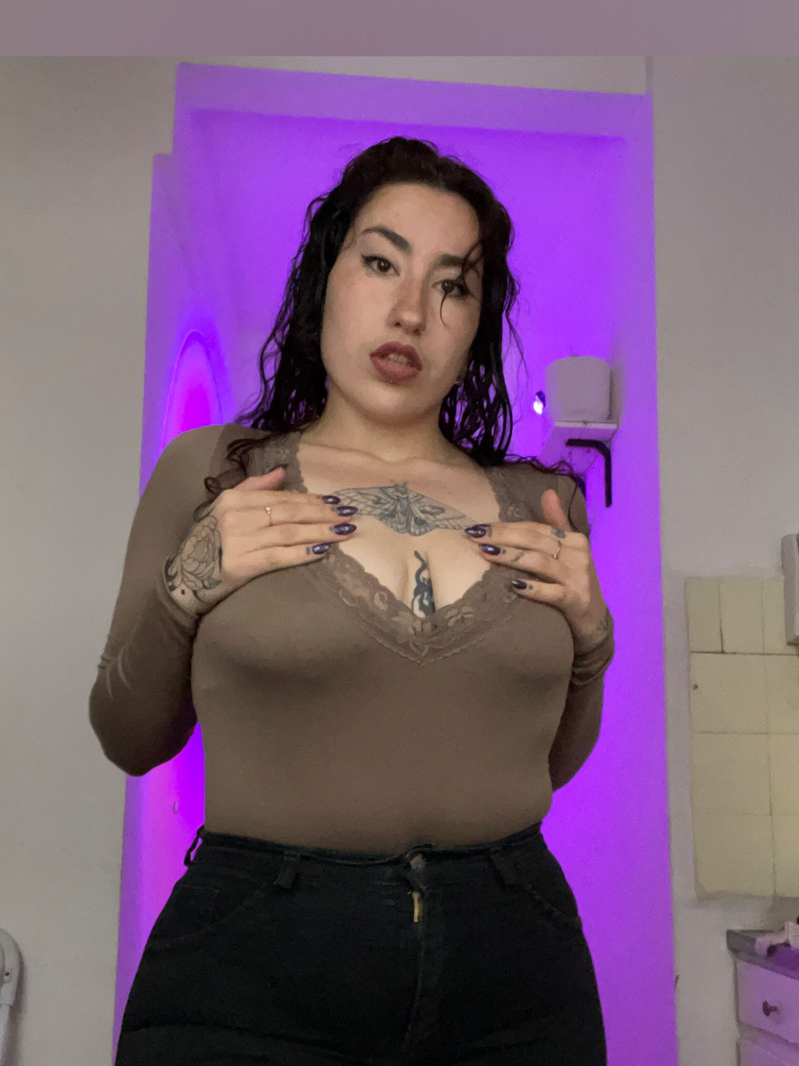 𝐶𝐻𝐸𝑅𝑅𝑌 𝐿𝐴𝑇𝐼𝑁𝐴 🍒 photo