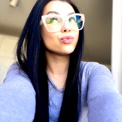 Aymee, Onlyfans Model, Poses for Selfie