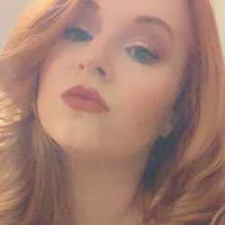 Amanda, OnlyFans model with red lips