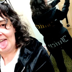 Melbourne Fashionista Captures Herself in the Mirror