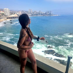 Scenic Views of Valparaiso: A Photoshoot with Franciscalunars