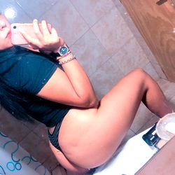 Ámbar Morena - Striking a Pose