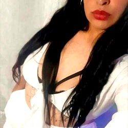 Naomi Araya, OnlyFans Model and Social Media Influencer Posing in a White Outfit
