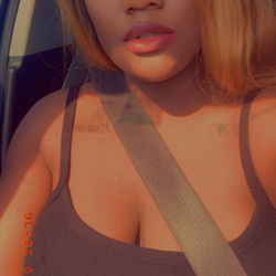 Model Amara's Simplistic Beauty on a Car Ride