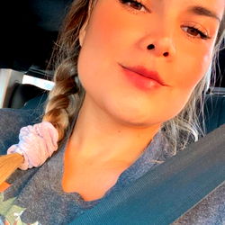 Alejita Hotwife fit photo