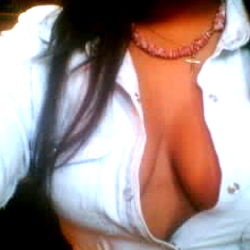 OnlyFans Model Perfekt Imperfektion in White Shirt