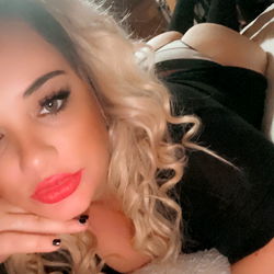 Intimate and Sultry Ashlanaughty Model