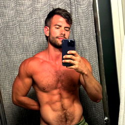 Parker Nolan: Shirtless Fitness Model in Onlyfans