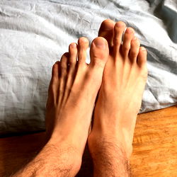 Raphael's Feet - Parisian Barefoot Beauty