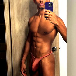 King Tylor: OnlyFans Model from Medellín, Colombia