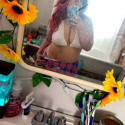 OnlyFans Model Photograph with 𝕶𝖞𝖑𝖎𝖊 𝕮𝖍𝖗𝖎𝖘𝖙𝖎𝖓𝖊 𝕿𝖎𝖇𝖇𝖊𝖙𝖙𝖘, Howland, Maine