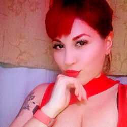 Romy's Alluring Style - A Look into Her Fashion Sense