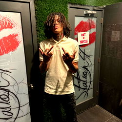 deucé(top 2%)😏 photo