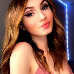 Allie the Cosplaying Beauty