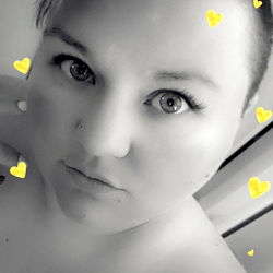 Onlyfans AizenNoKarina: Casual Selfie