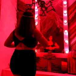 Fans of Onlyfans Model @an.more in a Spooky Bathroom