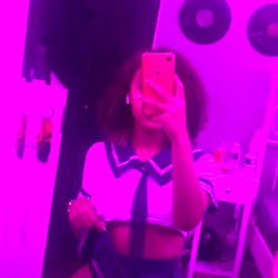 Honeybunnyplays Mirrored Room Selfie