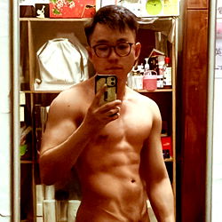 Muscular OnlyFans Model Mr Willeo Stripped