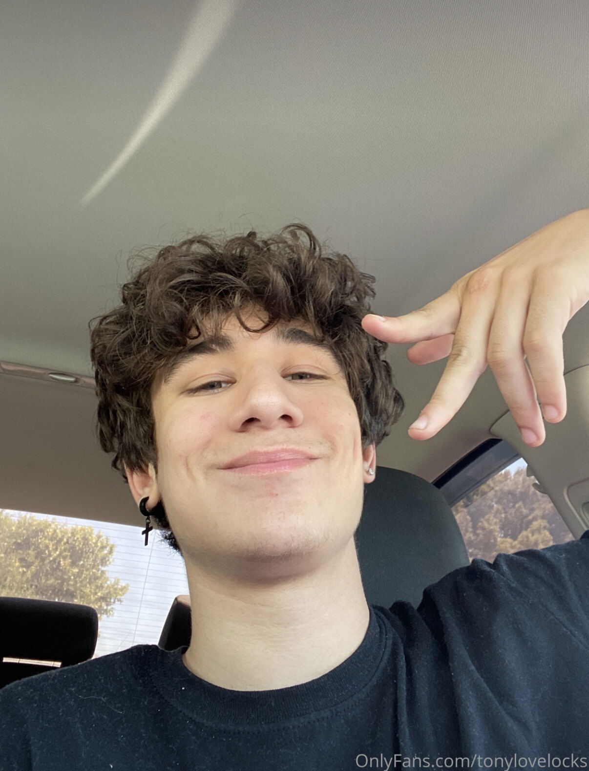 Tony lovelocks photo