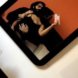 Model José's Bathroom Snapshot