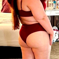 Gorgeous OnlyFans Model in a 🦋 Bikini, Looking Hilarious for the Camera!