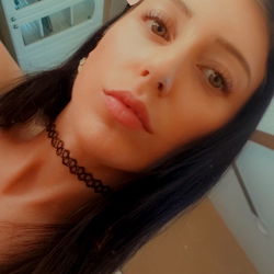 Alissa Avni, Model and Social Media Influencer