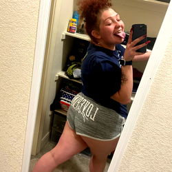 Alyanna's Playful Mirror Selfie