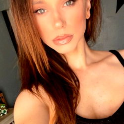 OnlyFans Model AliviaXXX Strikes a Pose