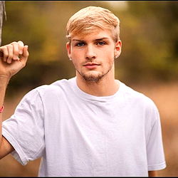 Alex Lowery - OnlyFans Model