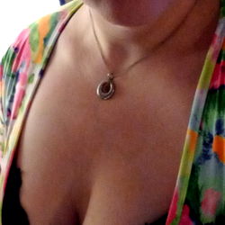 Onlyfans model BABY CUPCAKE captures attention in Alabama with her vibrant and colorful style