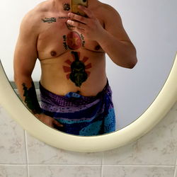 OnlyFans Model Aloncito in Gym Mirror