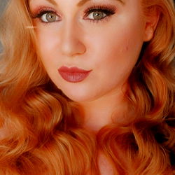 Amber Quim: Striking Red Hair