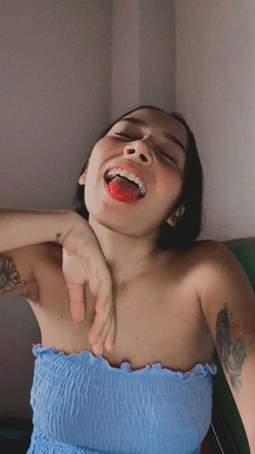 Alle fille petite😈 photo