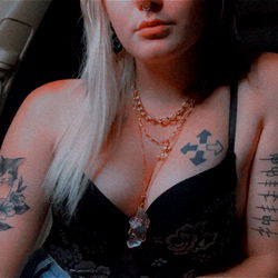 OnlyFans Model Issi: Elegant and Alluring