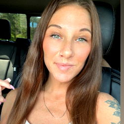 Belle, an Alabama OnlyFans Model - Trendy and Stylish in Her Car