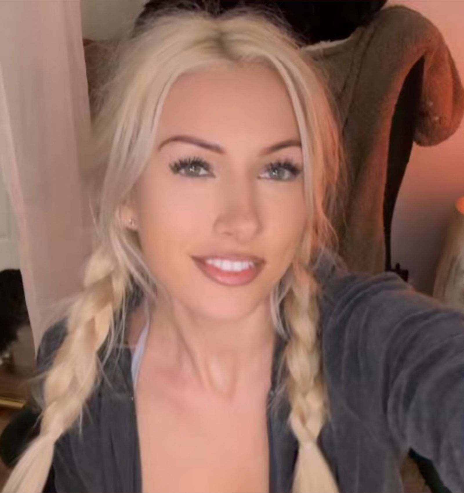 Ashley Teal ✨💗🌴☀️ photo