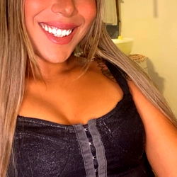 Smiling Model Alexa Santos