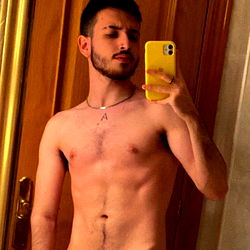 Muscular OnlyFans Model Shows Off Physique