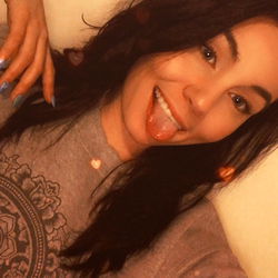 Beeean, a Young Woman from Washington