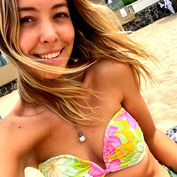 Goddess Annaliisa's Beach Day