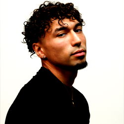 Ariel Valentino - Intense Portrait