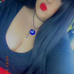 Model Photoshoot of Amber Seigler on a Car