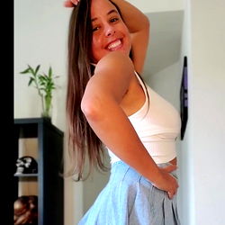 Jazzdateazefree in Tropical Paradise: A Model Photoshoot