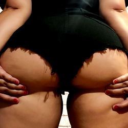 A Photographic Study of Agus 🔥😈 in a Candid Moment