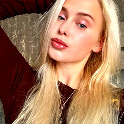 Ukrainian Model 🐰Mari🐰 with Long Blonde Hair and Pink Nails