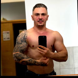 Andres Topali: Bodybuilder Showcasing Muscular Physique